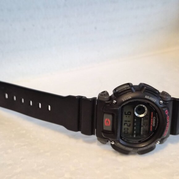 G Shock Digital Black and red - Picture 8 of 9